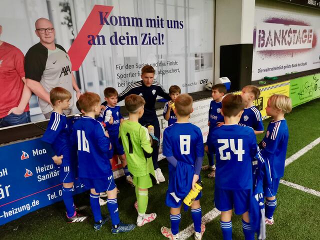 Teambesprechung mit Trainer Tommy Unger. | Foto: KK