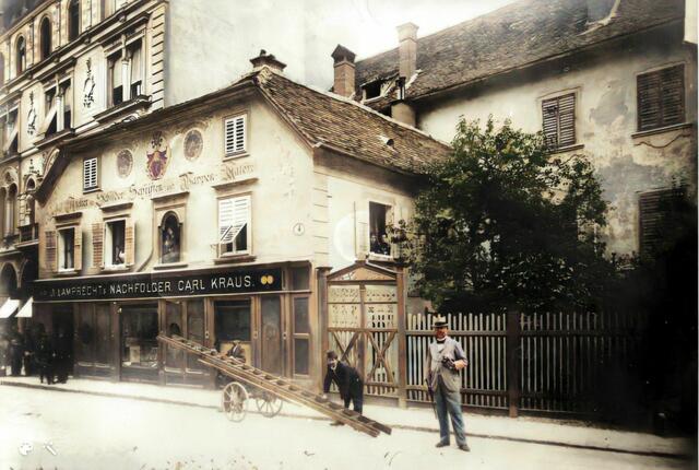 Das Alt-Graz-Foto der Sammlung Kubinzky aus dem Jahr 1900 zeigt den Tummelplatz, zu sehen: Altbestand mit der Werbung für den Schildermaler C. Kraus. | Foto: Sammlung Kubinzky