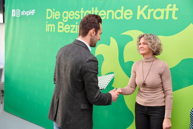BPO LAbg. Lukas Schnitzer gratulierte den glücklichen Gewinnerinnen und Gewinnern. | Foto: Alfred Mayer