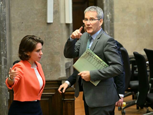 Der ehemalige ÖVP-Finanzminister Hartwig Löger im Zuge seiner Befragung im Großen Schwurgerichtssaal des Wiener Landesgericht für Strafsachen. | Foto:  HELMUT FOHRINGER / APA / picturedesk.com