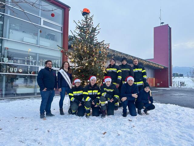 Die FF Stainz veranstaltet einen Kindertag zu Weihnachten - hier mit der Christbaumprinzessin Martina Strohmeier. | Foto: FF Stainz