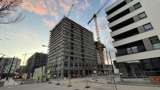 Im Nordbahnviertel wird fleißig gebaut und gewerkelt. Bis 2026 soll es hier rund 10.000 Wohnungen geben.  | Foto: Kathrin Klemm