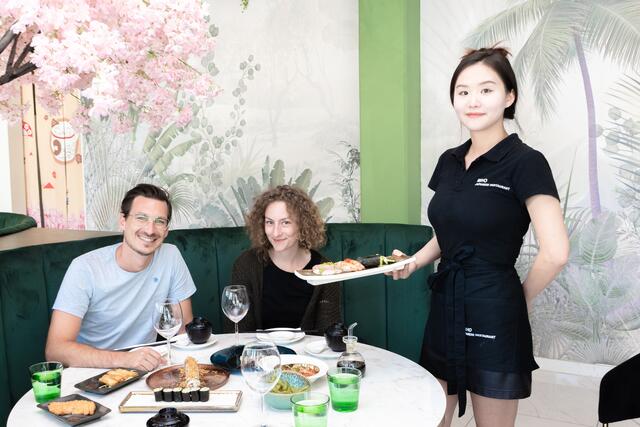 Zum Business-Lunch mit Teamazing serviert Tiny vom Restaurant Miho Sushi und andere japanische Spazialitäten. | Foto: Konstantiov