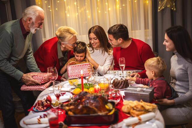Ausgerechnet in der Weihnachtszeit können Stress und zu hohe Erwartungshaltung zu Konflikten in der Familie führen. | Foto: PantherMedia - adriaticphoto