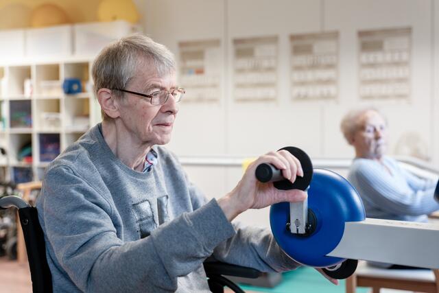 In den Bezirksalten- und Pflegeheimen im Bezirk Wels-Land ist man gut und rundum versorgt: Auch Spaß und gemeinsame Aktivitäten dürfen weder für Bewohner noch Mitarbeiter zu kurz kommen. | Foto: BRS