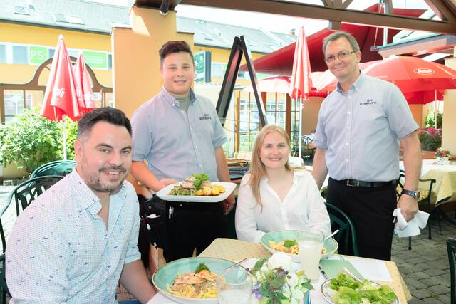 Max Schlögl spricht beim Business-Lunch mit Redakteurin Antonia Unterholzer bei der "Schmied'n" über die "Gruber-Familie" und die Reisebranche. | Foto: Konstantinov