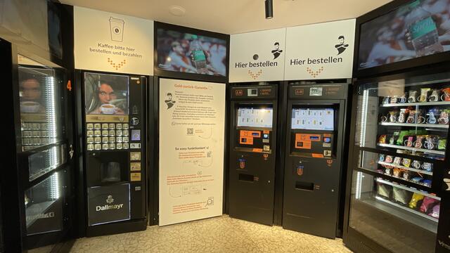 Bei Alladean kümmern sich Roboter um die Bestellungen. Diese bieten rund 500 Produkte in der Pratertstraße. | Foto: Kathrin Klemm