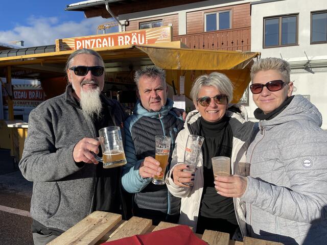 Organisator Hans Peter "Staff", Charly, Diana und Organisatorin Martina. | Foto: RegionalMedien Salzburg