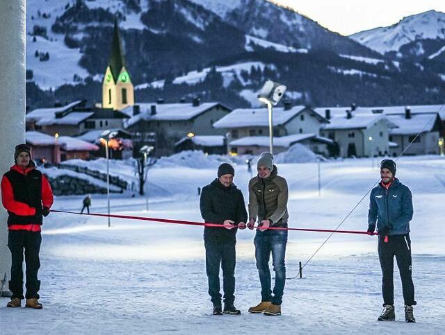 Nachtloipe in Hochfilzen eröffnet: Michael Trixl (Obmann Infrastrukturausschuss Hochfilzen), Christof Willms (GF TVB PillerseeTal). | Foto: TVB/S. Bodingbauer