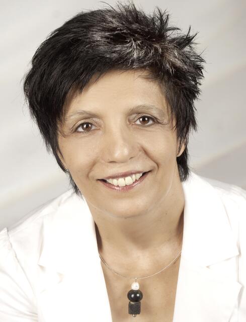 Gina Bacher aus Telfs malt bereits seit ca. 17 Jahren. | Foto: Die Fotografen