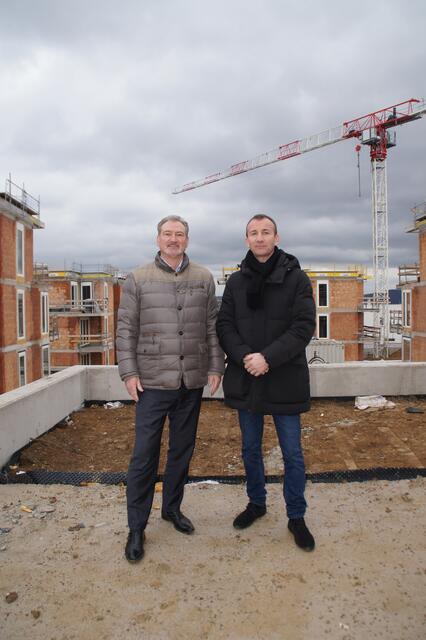 Heinz Fletzberger mit Manfred Wachtler, Vorstände der SÜBA AG auf der Villendorf-Baustelle Am Steindl in Krems.