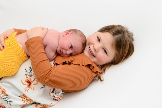 Maximilian

Geburtsdatum: 13.11.2023
Geburtszeit: 09:54 Uhr
Schwester: Marie
Geburtsgewicht: 3740 g
Größe bei Geburt: 53 cm
Kerstin Dollinger-Robin und Alexander Dollimger aus Wagna | Foto: Babysmile
