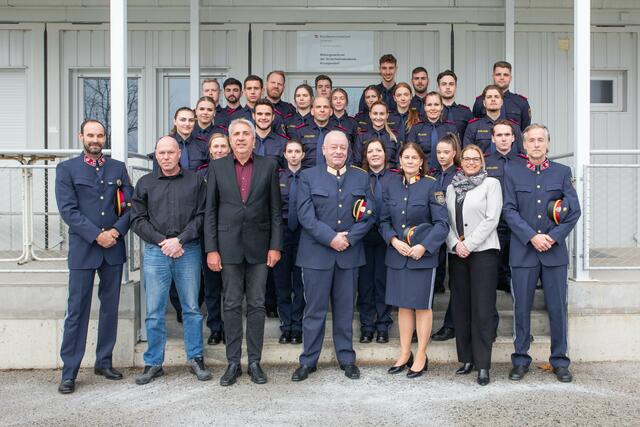 Der Landespolizeidirektor-Stellvertreter Generalmajor Wolfgang Rauchegger nahm das Gelöbnis der Aspirant:innen persönlich per Handschlag entgegen. | Foto: Landespolizeidirektion Kärnten