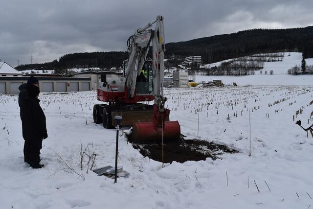 Das waren die Vorbereitungsarbeiten für die Grabungen. Hier lag noch ordentlich Schnee. | Foto: Karl