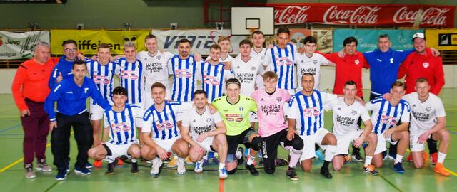 Wörgl schlägt Kufstein und gewinnt FC Bruckhäusl-Hallenturnier 2023.