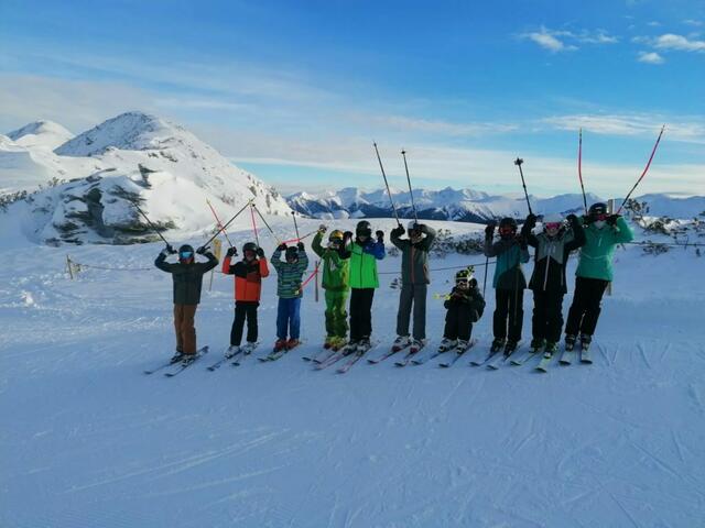 Auf der verschneiten Planneralm absolvierten die Schüler und Schülerinnen des BG/BRG Weiz einen abwechslungsreichen Skikurs. | Foto: BG/BRG Weiz