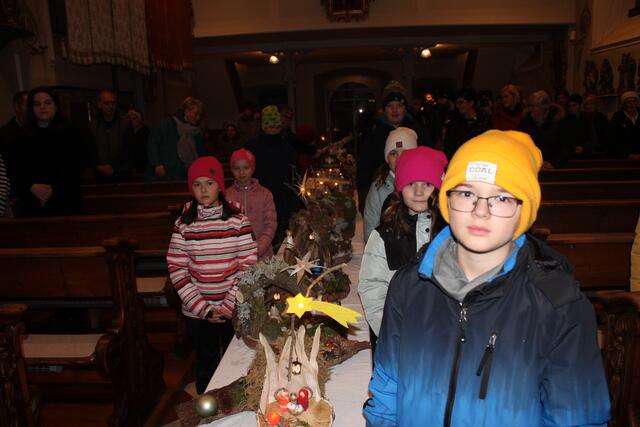 Die Krippenweihe in Flirsch.  | Foto: Edmund Alber