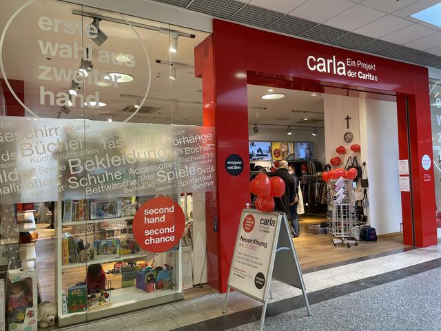 Wieder herausgeputzt, landen die ehemals alten Smokings in den Carla-Shops der Caritas. Das hilft nicht nur der Umwelt, sondern schafft auch Arbeitsplätze. | Foto: Michael Köck