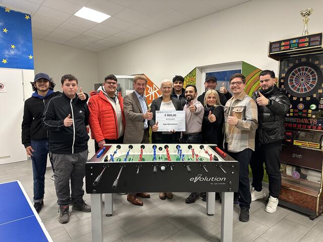 Als die Jugendlichen aus den Welser Treffs von der Christkind-Aktion der BezirksRundSchau und Laura und Leonie erfuhren, starteten sie eine eigene Spendenaktion. | Foto: BRS