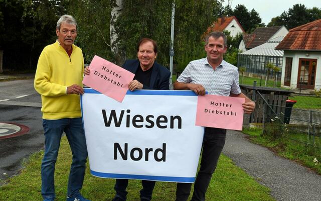 Obmann Peter Reeh, Bürgermeister Matthias Weghofer und Vizebürgermeister Christoph Rameder befürchten den Diebstahl des Ortsteils "Wiesen Nord" | Foto: Marktgemeinde Wiesen