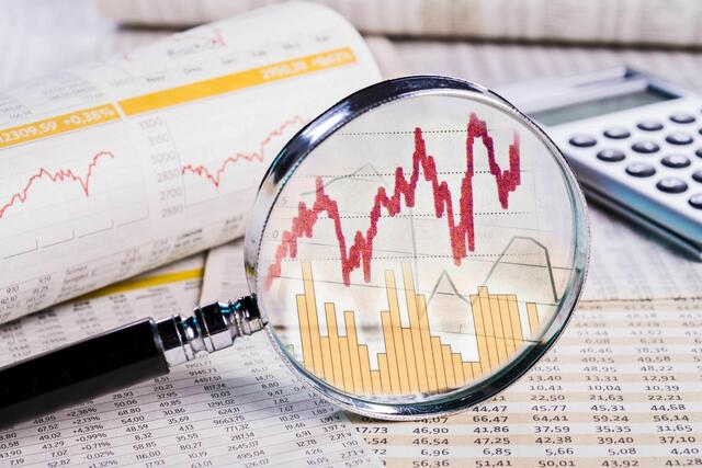 Ein Vergleich mit dem internationalen Markt zeigt, dass sich US-Aktien – getrieben vom KI-Boom und großkapitalisierten Technologiewerten – mit einem Plus von rund 15 % (Stand Ende November) am besten entwickelt haben. Aber auch Europa liegt aktuell mit 7,5 % im Plus. | Foto: Canva