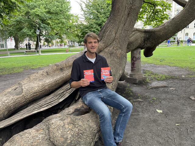 Bei dem Festival "Live im Park" wurden der Lehener Park und der Volksgarten bespielt. Im Bild: der Jugendkoordinator der Stadt Salzburg, Lukas Holzmann.  | Foto: Lisa Gold