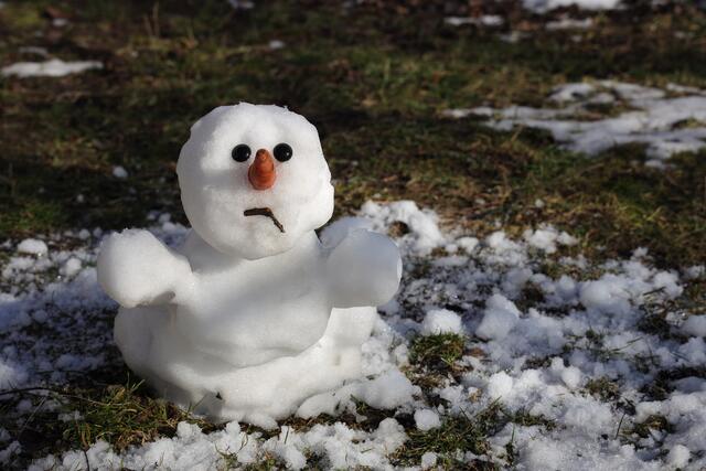 Am Heiligen Abend stellt sich dann wieder trockenes Wetter ein, bei wechselnder Bewölkung kommt es nochmals zu milderen Temperaturen. | Foto: stock.adobe.com/Na-um (Symbolfoto)