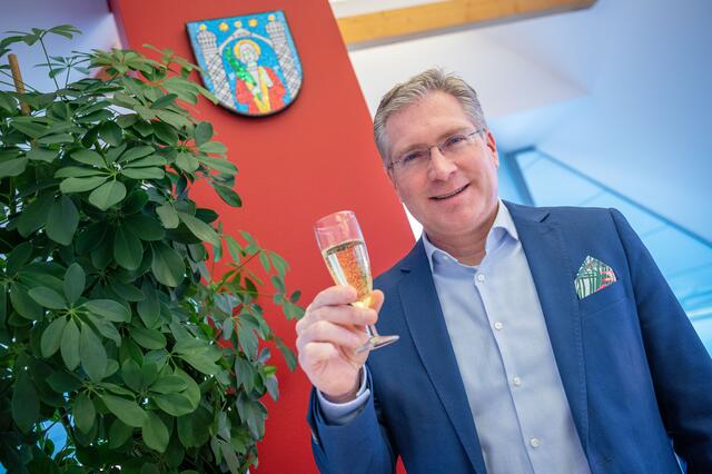St. Veits Oberhaupt lädt auf den Hauptplatz. | Foto: Stadt St. Veit