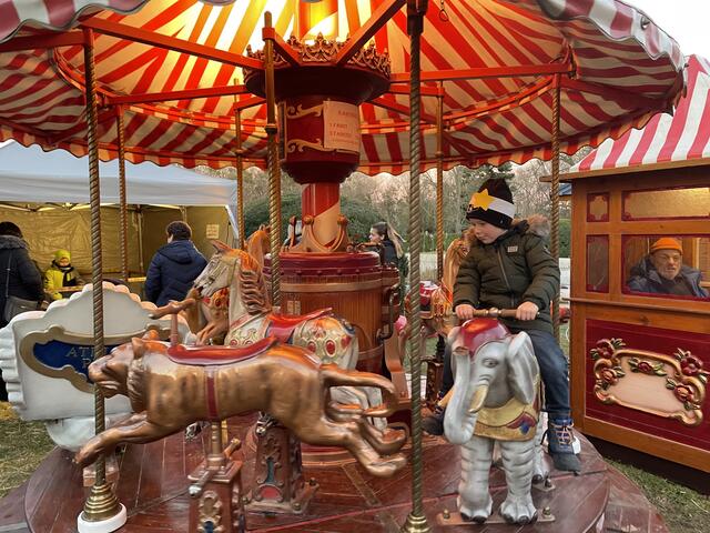 Weihnachtsmarkt im Schloss Halbturn