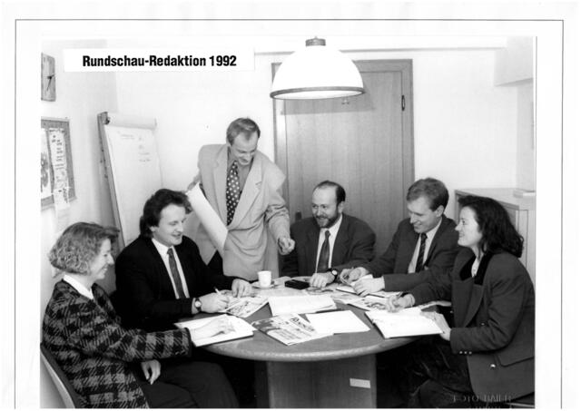 Die Redaktion der Braunauer Rundschau im Jahr 1992. Mit dabei: Josef Schuldenzucker (2. v. l.) und Reinhold Klika (3. v. l.). | Foto: Foto Baier