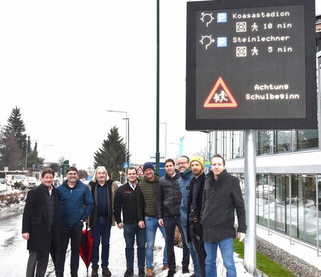 Bgm. Stefan Seiwald, Andreas Sausgruber (kufgem), Stephan Aigelsreiter (Swarco), Stefan Schwarz (Bernard Gruppe), Alexander Hronek (Gemeinde), Johannes Rohm (Land Tirol), Alexander Schiestl (kufgem), Andreas Franze (Regio-Tech), Stefan Brandtner (Gemeinde). | Foto: Gde. St. Johann