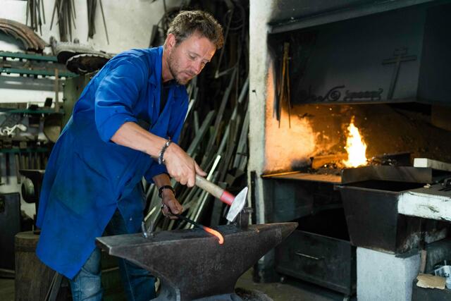 Seit 1415 befindet sich in der Getreidegasse 28 eine Schlosserei. Seit 50 Jahren ist sie im Eigentum der Familie Wieber. Seit 2000 führen Christian und Regina Wieber das Unternehmen. Für seine sensiblen Restaurierungsarbeiten wurde dem Unternehmen bereits ein Handwerkspreis verliehen. | Foto: Wieber