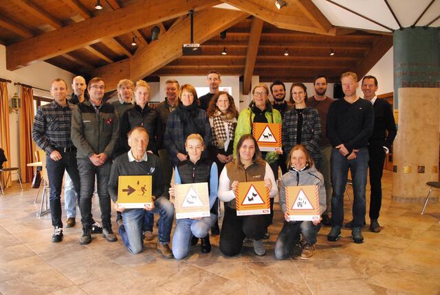 Wanderführer nahmen sich Zeit und sollten Informationen an ihre Gäste weitergeben. | Foto: Brigitte Eberharter