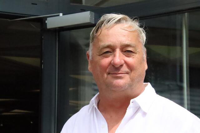 Andreas Vitásek geht in sein erstes Jahr als Güssinger Kultursommer-Intendant. | Foto: Martin Wurglits