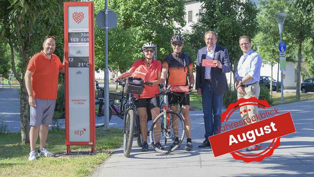 Eine halbe Million: Margarete und Laurenz Windischhofer wurden beim Überqueren einer Fahrrad-Zählstelle zum 500.000 Mal erfasst. | Foto: Arman Kalteis