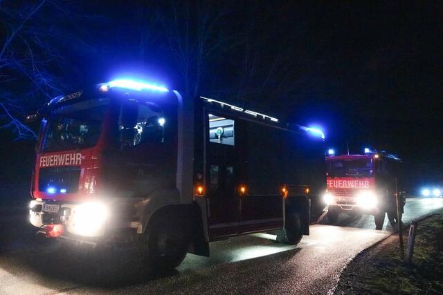 Ein Pkw-Lenker landete mit seinem Fahrzeug in Rogatsbodenim Straßengraben. | Foto: Doku NÖ