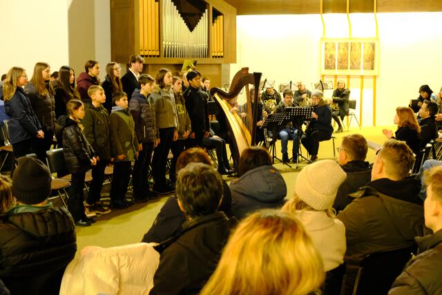 Viele Zuhörer freuten sich an dem Weihnachtskonzert der Telfer Kinder. | Foto: Lia Buchner