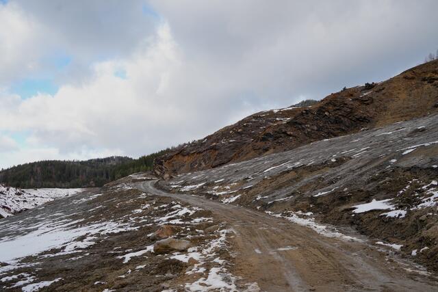 Ein erhaltener Weg führt vom Parkplatz runter in den Seegrund. | Foto: Michl