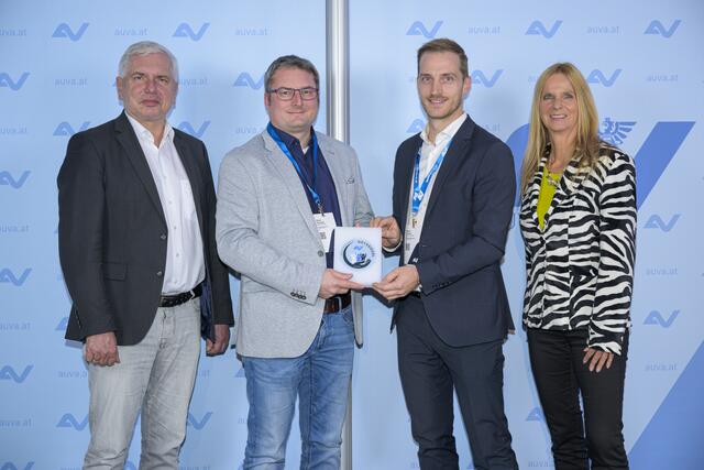 Von links: Erhard Prugger (Vorsitzender der AUVA Landesstelle Linz), Roman Pachoinig (PMS HSEQ Bereichsleitung), Florian Trebuch (PMS HSEQ Manager), Marina Pree-Candido (Direktorin der AUVA Landesstelle Linz). | Foto: AUVA Linz