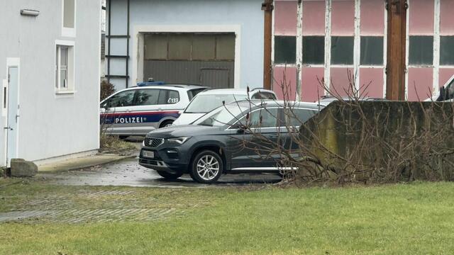 Polizeieinsatz in Holzleiten. | Foto: DOKU NÖ