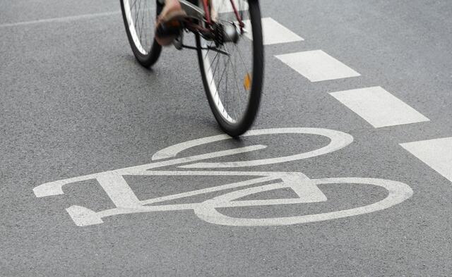 In der Michaelistraße in Braunau entsteht ein neuer Rad- und Gehweg. | Foto: Friedberg - Fotolia