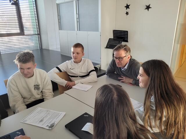 Bgm. Wolfgang Pfeifenberger mit seiner Arbeitsgruppe | Foto: Salzburger Bildungswerk