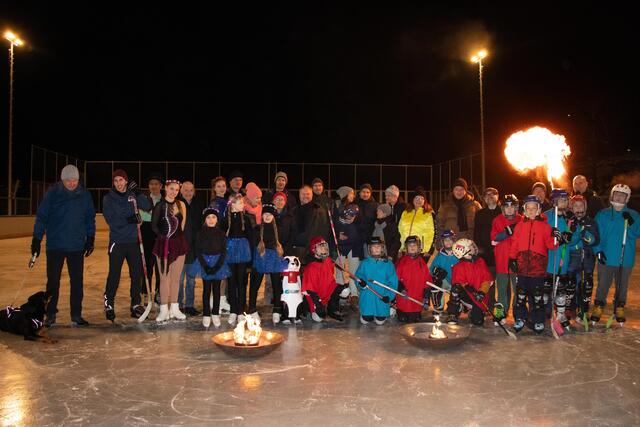 Die Sportanlage wurde gemeinsam mit Stadträtin Elisabeth Mayr, zahlreichen politischen MandatarInnen, den Architekten und VertreterInnen der Innsbrucker Immobiliengesellschaft (IIG), des Stadtteilausschusses Igls, des Igler Sportvereins, der Patscherkofelbahn, des Tourismusverbandes Innsbruck und des Stadtmagistrates Innsbruck feierlich eröffnet. | Foto: IKM