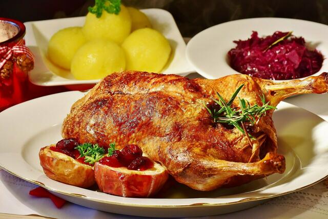 Liegt laut Wirtschaftskammer im Trend: zu Weihnachten auswärts essen. | Foto: Pixabay