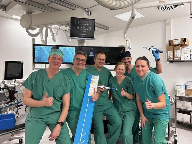 Prim. Andreas Ochsenhofer und sein Team vollbrachten für eine 27-jährige dreifache Mutter ein Weihnachtswunder. | Foto: Gesundheit Burgenland