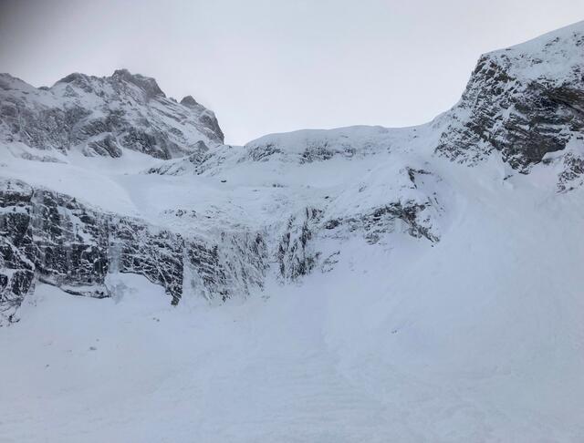 Am Samstagnachmittag ging in der Nähe der Arzleralm im Pitztal eine Lawine ab. Die Suche nach einem vermutlich Verschütteten lief bis in den Abend, dann wurde die Suche vorerst abgebrochen. | Foto: ZOOM.TIROL