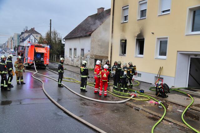 Sieben Verletzte bei Zimmerbrand in einem Mehrparteienwohnhaus in Linz. | Foto: laumat.at/Gabriel Prammer