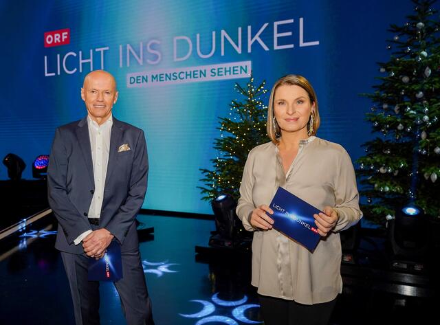 Barbara Stöckl und Peter Resetarits begrüßen live aus dem ORF-Zentrum in Wien zu "Licht ins Dunkel" am 24. Dezember. | Foto: ORF/Roman Zach-Kiesling