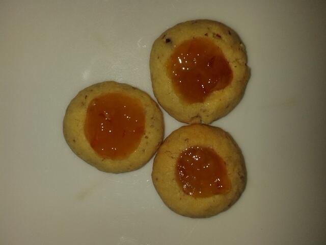 Husarenkrapferl Orangengeschmack mit Orangenmarmelade gefüllt