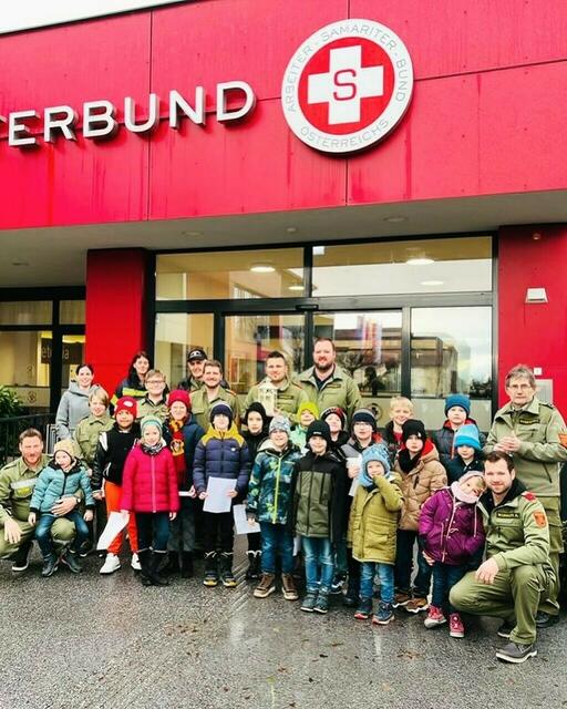 Die Feuerwehrkids aus Großpetersdorf verbreiteten Weihnachtsstimmung im Pflegekompetenzzentrum. | Foto: SJF